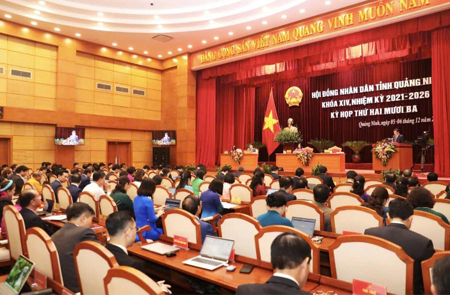 Quang cảnh kỳ họp