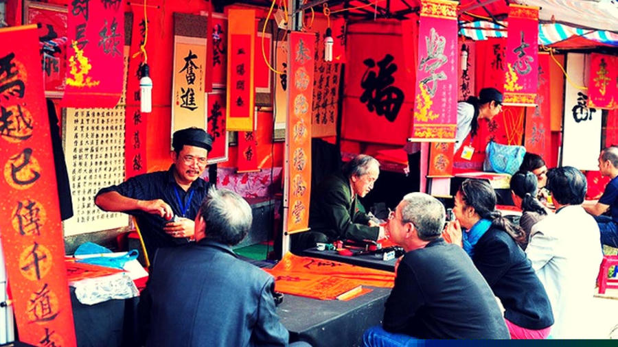 Văn Miếu Quốc Tử Giám là điểm hẹn “xin chữ” của người dân thủ đô trong những ngày tết truyền thống