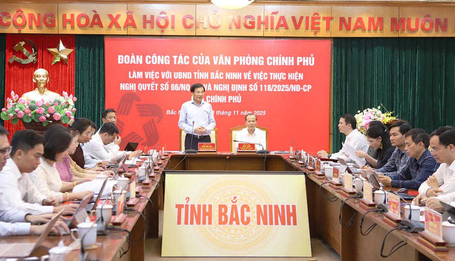 Quang cảnh buổi làm việc.