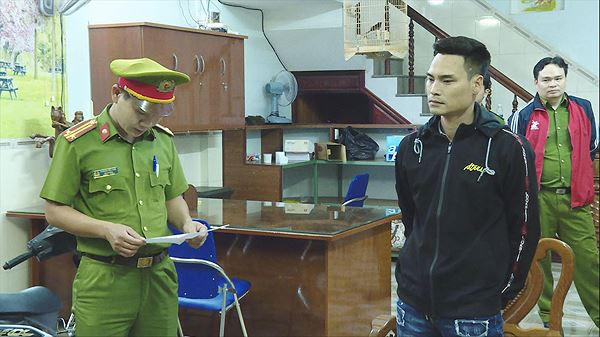 Các đối tượng bị tạm giữ - ảnh Lê Thanh.