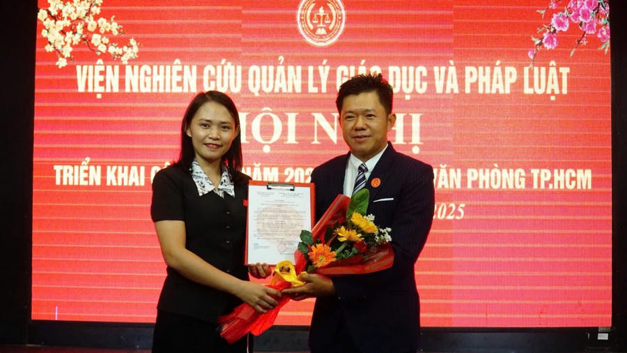 Lễ ký ghi nhớ giữa Viện Nghiên cứu Quản lý Giáo dục và Chi nhánh Công ty Thẩm định giá Toàn Cầu.