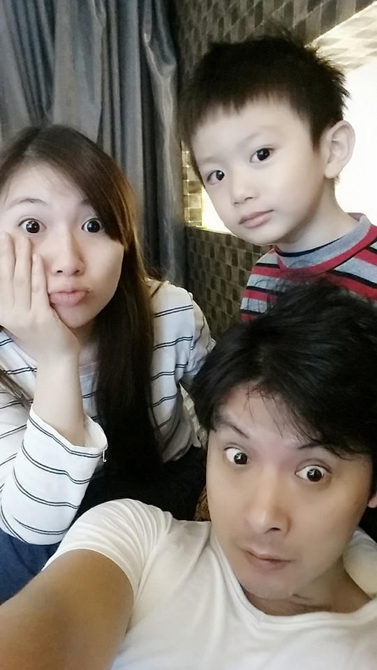 Nam diễn viên Trương Duy Tích cùng gia đình.