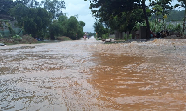 Nhiều tuyến đường miền núi tại Thanh Hóa đã bị chia cắt do nước lũ ngày 16/9