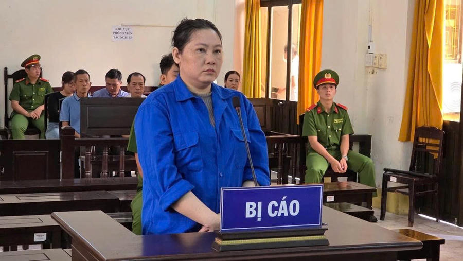 Bị cáo Bùi Thị Kim Thảo nghe toà tuyên án