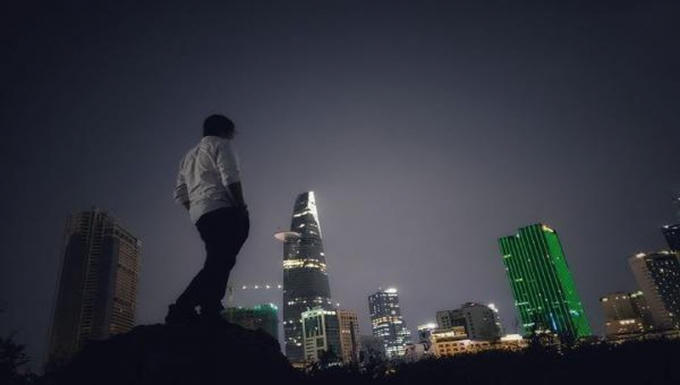 Phượt thủ trở về Việt Nam sau 1111 ngày vòng quanh trái đất bằng xe máy.