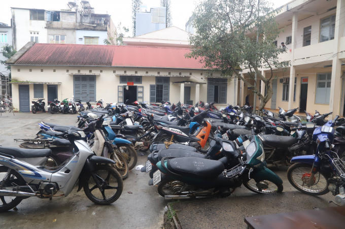 Hơn 70 chiếc xe bị Công an thu giữ.