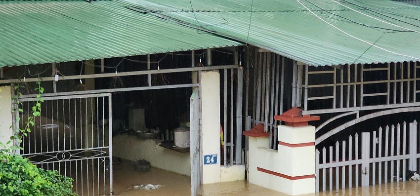 Những ngôi nhà bị ngập nước.