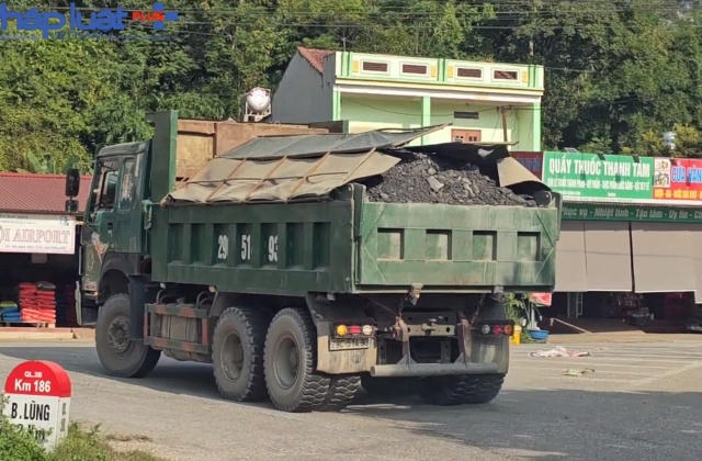 Vụ xe chở quặng chạy tung tăng trên quốc lộ tại Bắc Kạn: Đội trưởng CSGT huyện Chợ Đồn nói gì?
