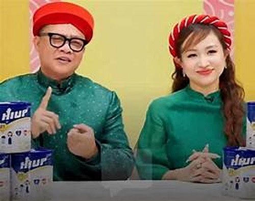BTV Quang Minh và MC Vân Hugo quảng cáo cho sản phẩm sữa giả Hiup.