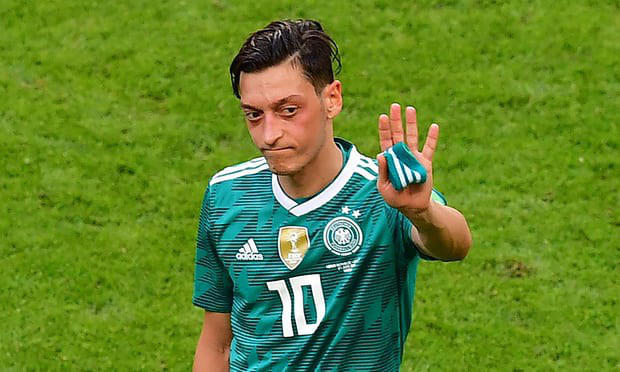 Mesut Ozil tuy&ecirc;n bố chia tay đội tuyển Đức