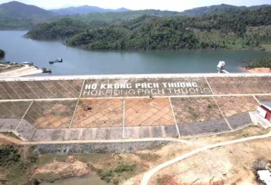 Đập tràn hồ thủy lợi Krông Pách Thượng. Ảnh: V.T