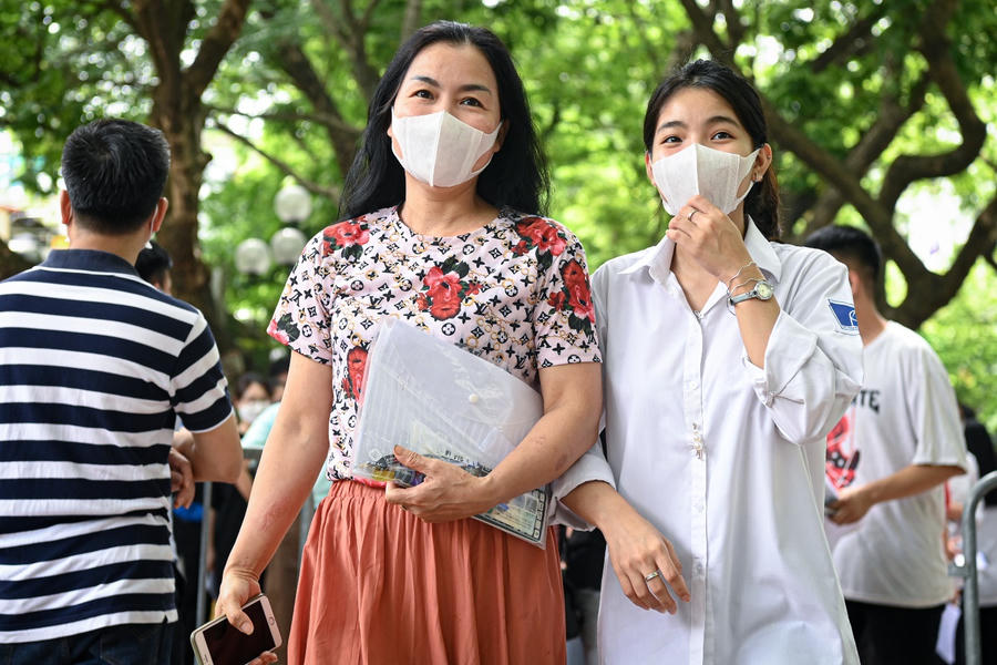 Giáo viên vô tình hay cố ý cũng tạo áp lực khiến phụ huynh phải cho con đi học thêm (Ảnh minh họa: Mạnh Quân).