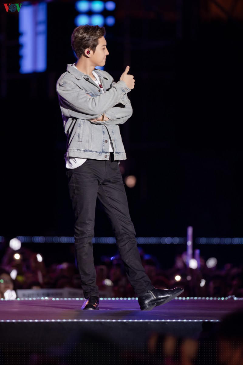 exo chanyeol doi non la, sehun chia se rat nho viet nam tai k-pop super concert hinh 8