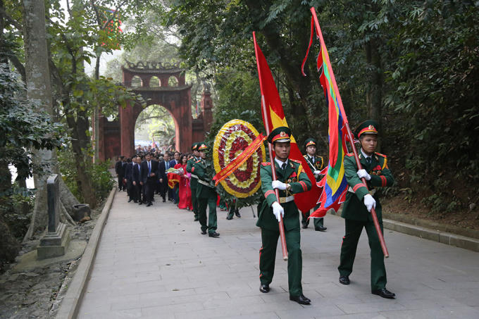 Nghi thức lễ dâng hương.