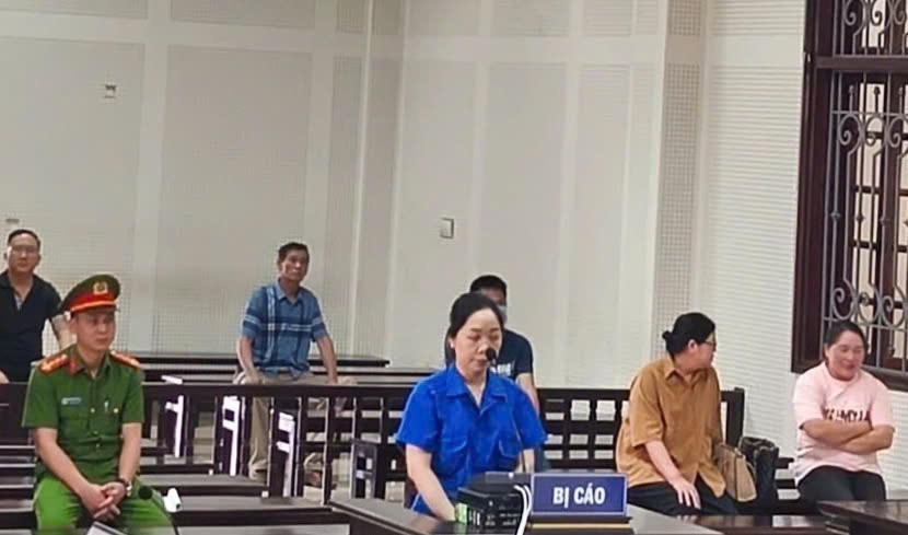 Bị cáo Phạm Thị Thanh Huệ tại tòa.