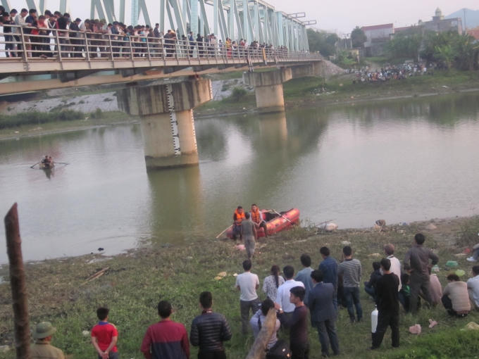 Hiện trường vụ việc 2 cô gái nhảy cầu.