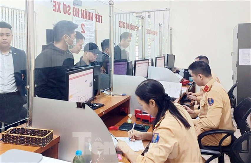 Từ 28/3, công an nhận hồ sơ cấp, đổi giấy phép lái xe.