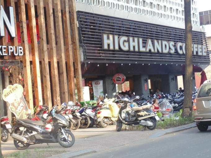 Vỉa hè quận 1 'đâu lại vào đấy' sau những ngày ra quân rầm rộ