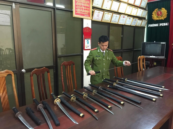 Lực lượng chức năng tỉnh Lạng Sơn đã thu giữ hàng chục thanh kiếm nhật.