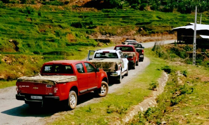 Ở Thái Lan, xe pick up được nông dân lái ra tận ruộng