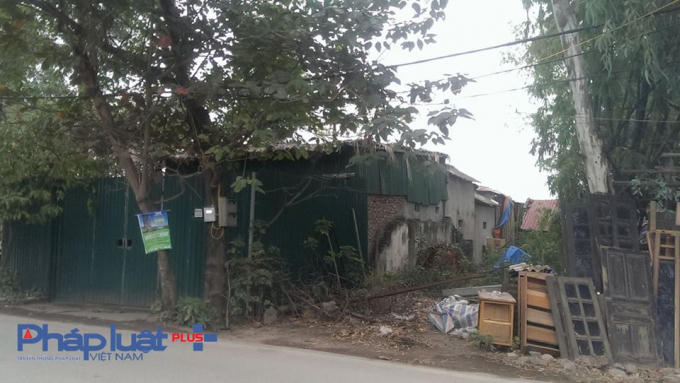 Công trình tạm xây dựng vá víu.