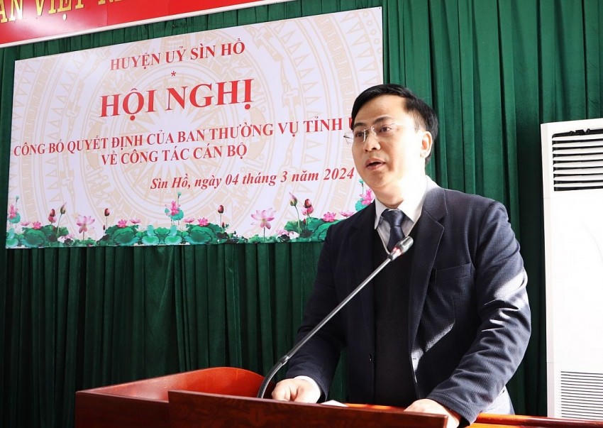 Ông Trần Văn Sứng - Tân Phó Bí thư Huyện ủy Sìn Hồ phát biểu nhận nhiệm vụ.
