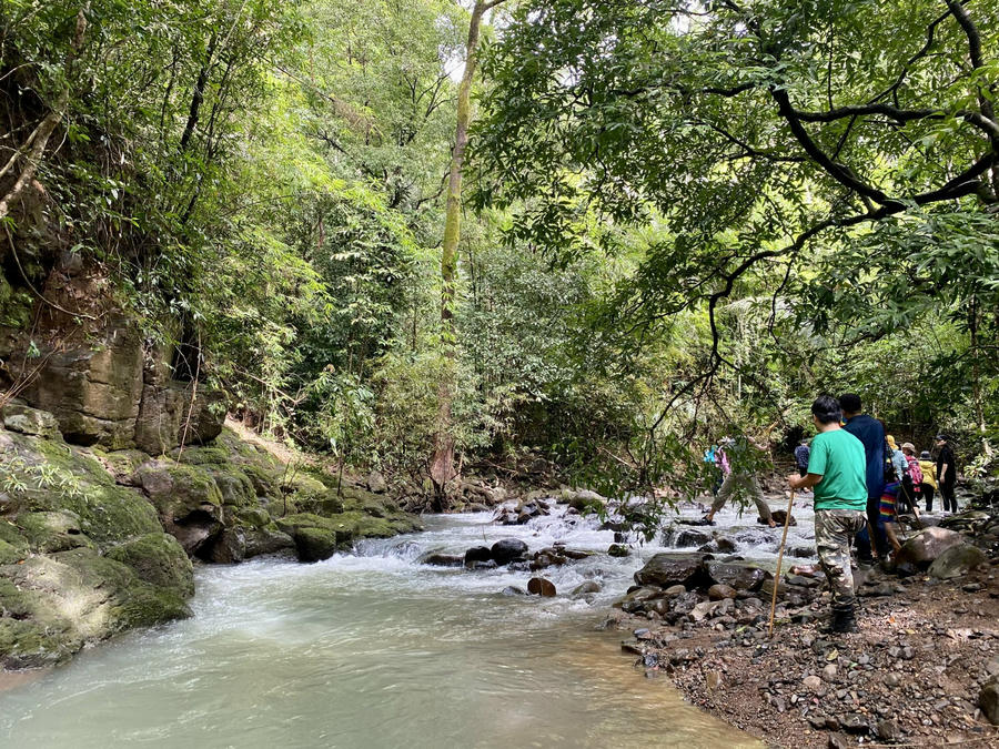 Suối Đắk Ka, dòng suối êm đềm, hiền hòa, mát lạnh. Ảnh: CTV
