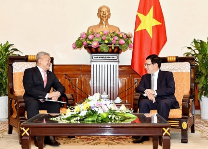 Tại Hà Nội, Bộ trưởng Ngoại giao Phạm Bình Minh đã tiếp Đại sứ Indonesia.
