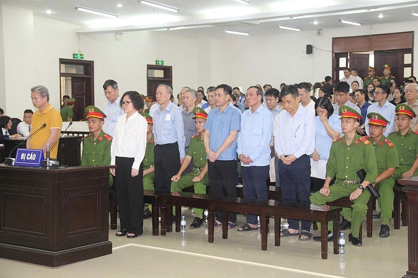 Các bị cáo tại toà.