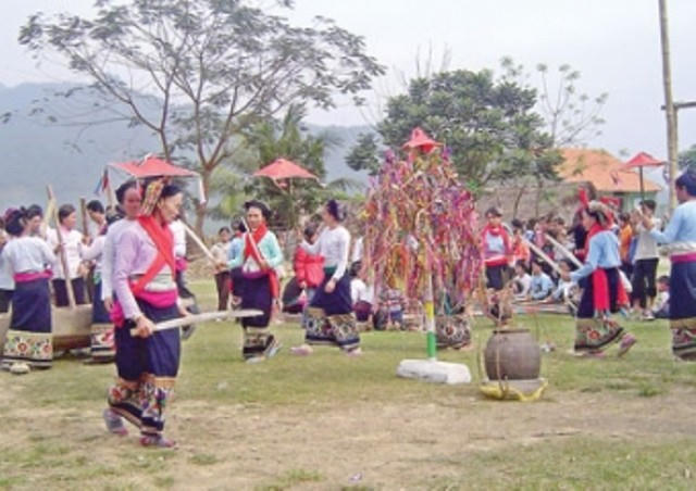 Những điệu nhảy, múa độc đáo của xứ Mường trong lễ hội Nàng Han.