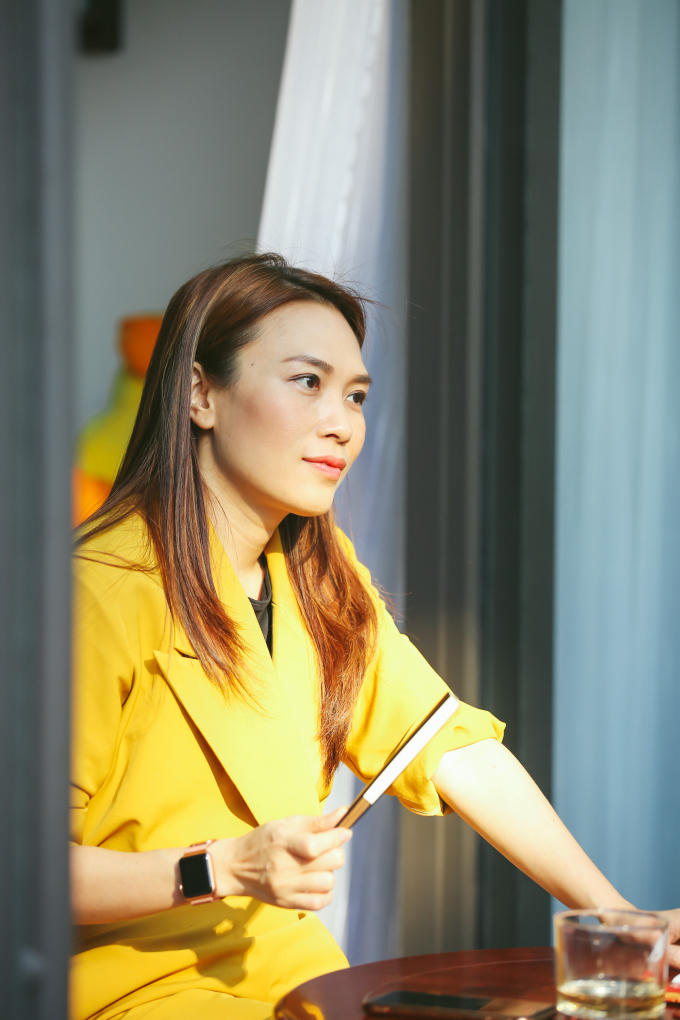 Mỹ T&acirc;m xinh đẹp trong buổi họp fan đầu năm, bất ngờ nhận được nhiều m&oacute;n qu&agrave; &yacute; nghĩa từ người h&acirc;m mộ