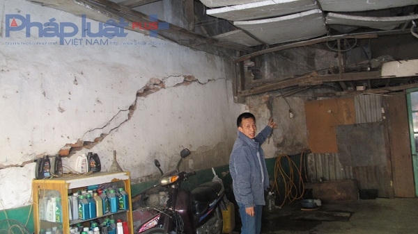 Ngôi nhà sắp sập của gia đình ông Lê Phúc Thuỷ (123 Nguyễn Văn Cừ, Long Biên, Hà Nội).