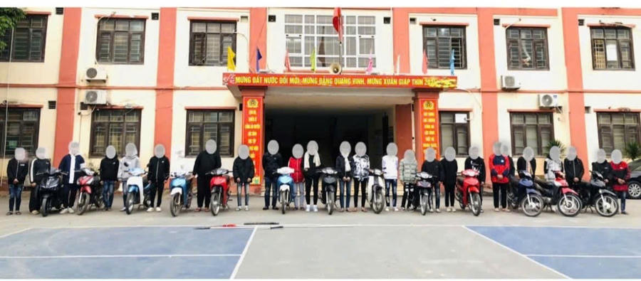 Nhóm đối tượng tại cơ quan Công an. Ảnh: Lâm Anh.