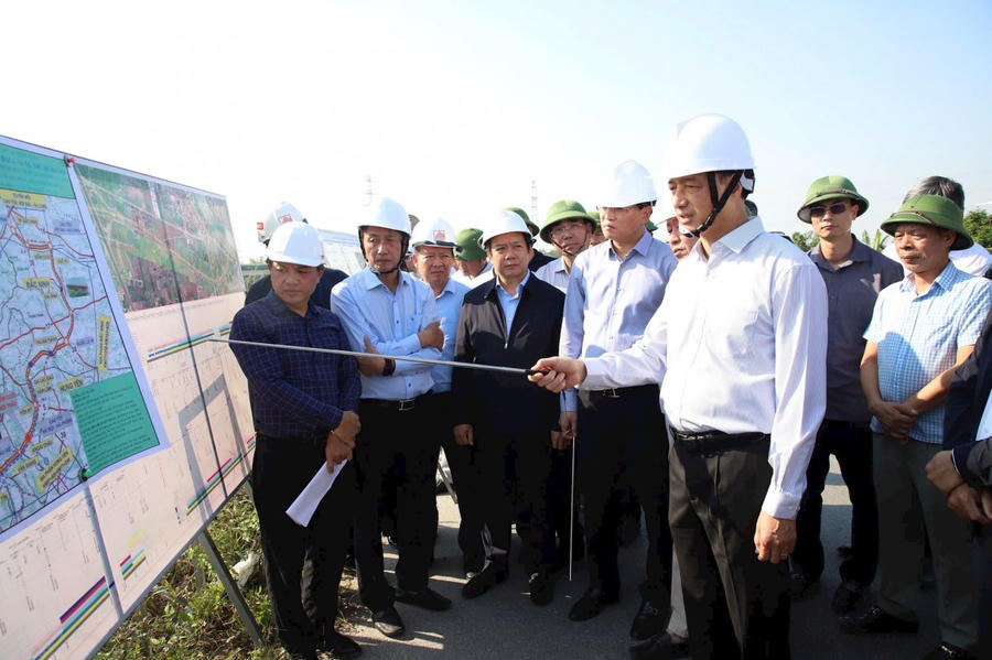 Bí thư Thành ủy Hà Nội Nguyễn Duy Ngọc chỉ đạo tại buổi kiểm tra. (Ảnh: Phạm Đăng).
