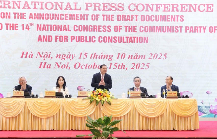 Ông Lại Xuân Môn, Ủy viên Trung ương Đảng, Phó Trưởng ban Thường trực Ban Tuyên giáo và Dân vận Trung ương chủ trì họp báo - Ảnh: VGP