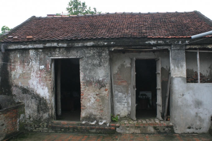 Ở một góc nhỏ khác là căn nhà - nơi ông "nhốt" đứa con gái tên Hiểu cũng bị bệnh tâm thần.