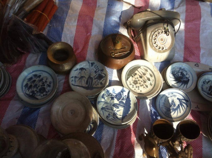 D&ograve;ng người tấp nập dồn về chợ &ldquo;Mua may, b&aacute;n rủi&rdquo; trước giờ khai hội