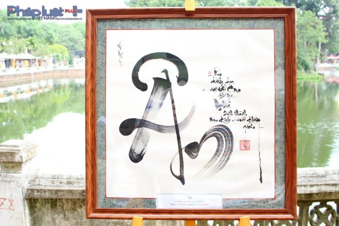 Triển lãm thư pháp. (Ảnh: Đức Biên)