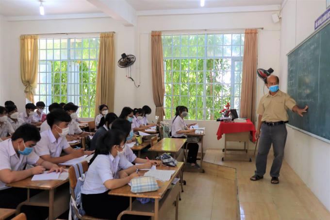 Học sinh lớp 12 Trường THPT Tây Ninh tập trung ôn luyện, chuẩn bị cho kỳ thi tốt nghiệp THPT năm 2022.
