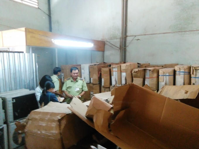 Nhà kho chứa hàng ngàn thiết bị điện lạnh nhập khẩu trái phép.