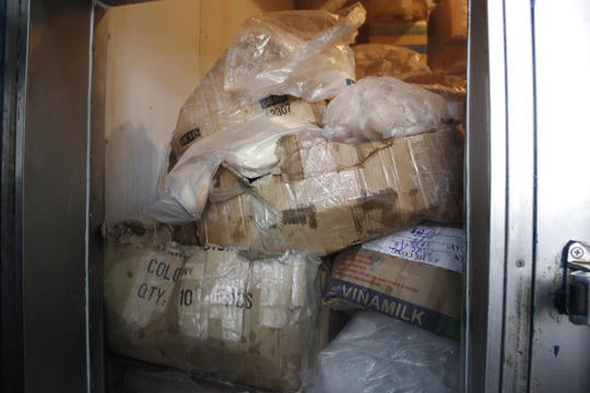 Mỗi ngày kho đông lạnh bán ra thị trường hàng trăm ký lô hải sản không rõ nguồn gốc.