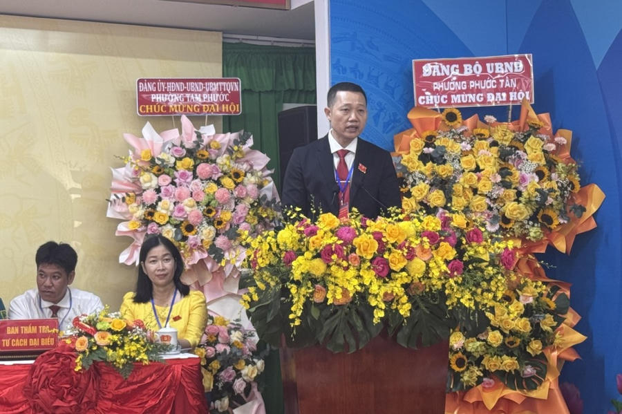 Ông Nguyễn Phong An, Bí thư Đảng uỷ, Chủ tịch HĐND phường Phước Tân phát biểu tại Đại hội