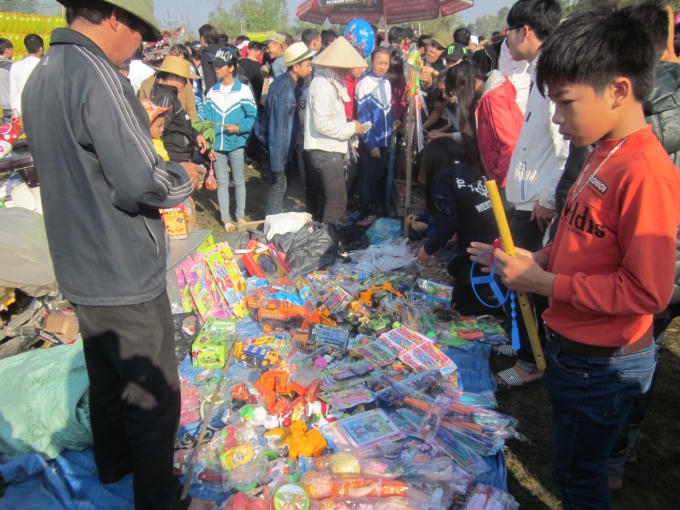 Rất nhiều mặt hàng được bán tại đây.