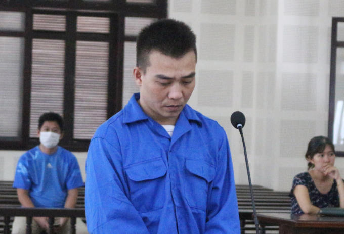 thanh-nien-lam-gia-giay-to-thue-o-to-nguoi-khac-dem-di-cam-co-lay-tien-tieu