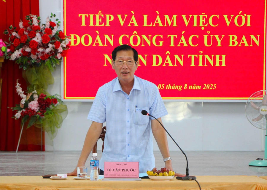 Phó Chủ tịch UBND tỉnh An Giang Lê Văn Phước phát biểu chi đạo tại buổi kiểm tra