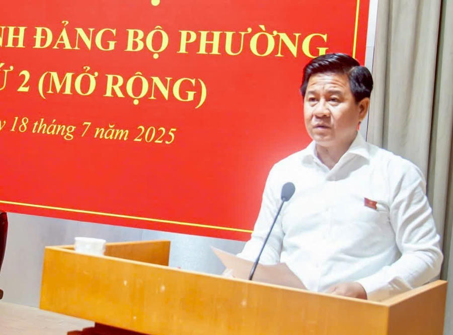 Ông Bùi Chí Thành – Bí thư Đảng ủy, Chủ tịch HĐND phường Phú Mỹ phát biểu tại hội nghị