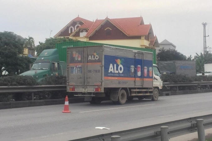 Chiếc xe gây tai nạn tại hiện trường. Ảnh: H.H/Báo Lao Động
