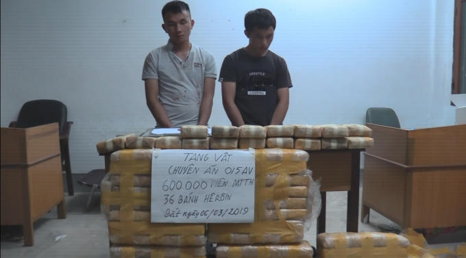Hai đối tượng cùng tang vật tại cơ quan chức năng