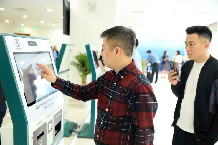Hà Nội chấn chỉnh tình trạng thu phí ngoài quy định đối với người dân và doanh nghiệp khi thực hiện thủ tục hành chính. (Ảnh minh họa: Trung tâm phục vụ hành chính công TP Hà Nội)