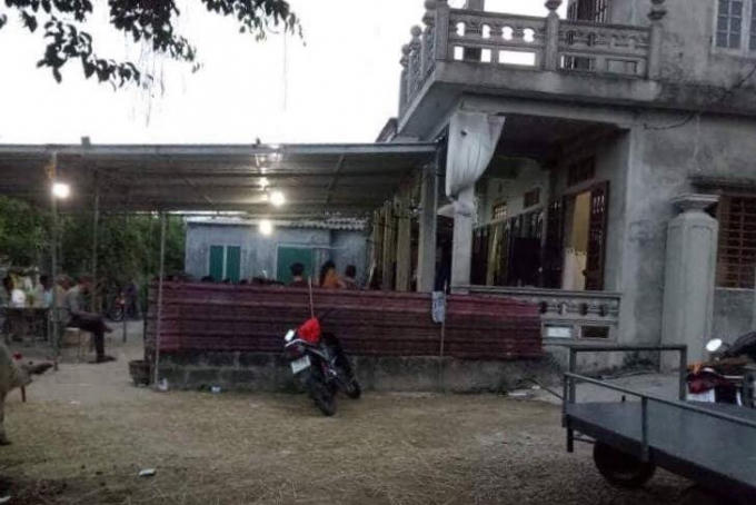 Người thân lo hậu sự cho nạn nhân.